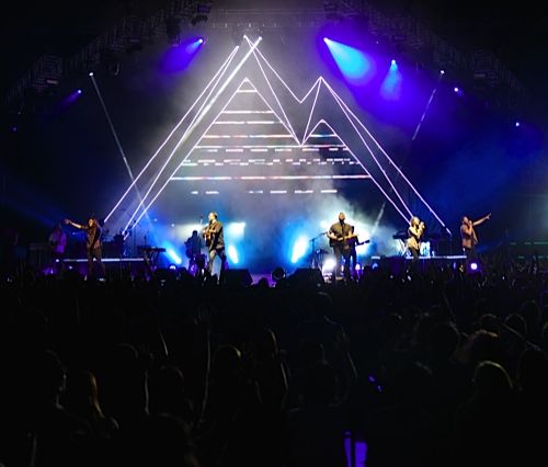 1-Hillsong_Hollywood_Bowl_2013 Hillsong United - Mountain Stage