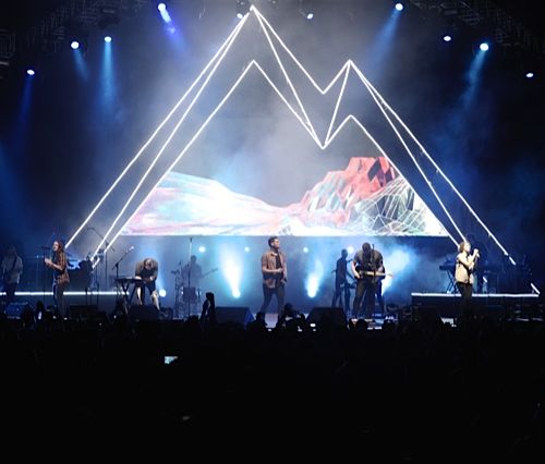 2-Hillsong_Hollywood_Bowl_2013 Hillsong United - Mountain Stage Performance
