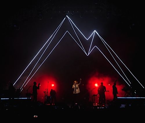 3-Hillsong_Hollywood_Bowl_2013 Hillsong United - Mountain Stage Red Lights