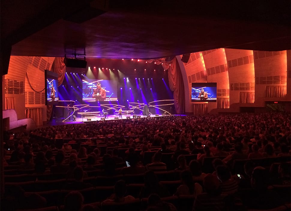 scenic solutions custom conference set for hillsong united north american tour