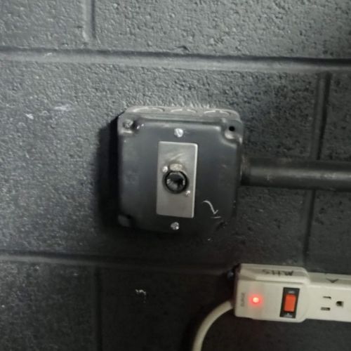 outdated-wall-mounted-lighting-key-switch.jpg outdated-wall-mounted-lighting-key-switch.jpg